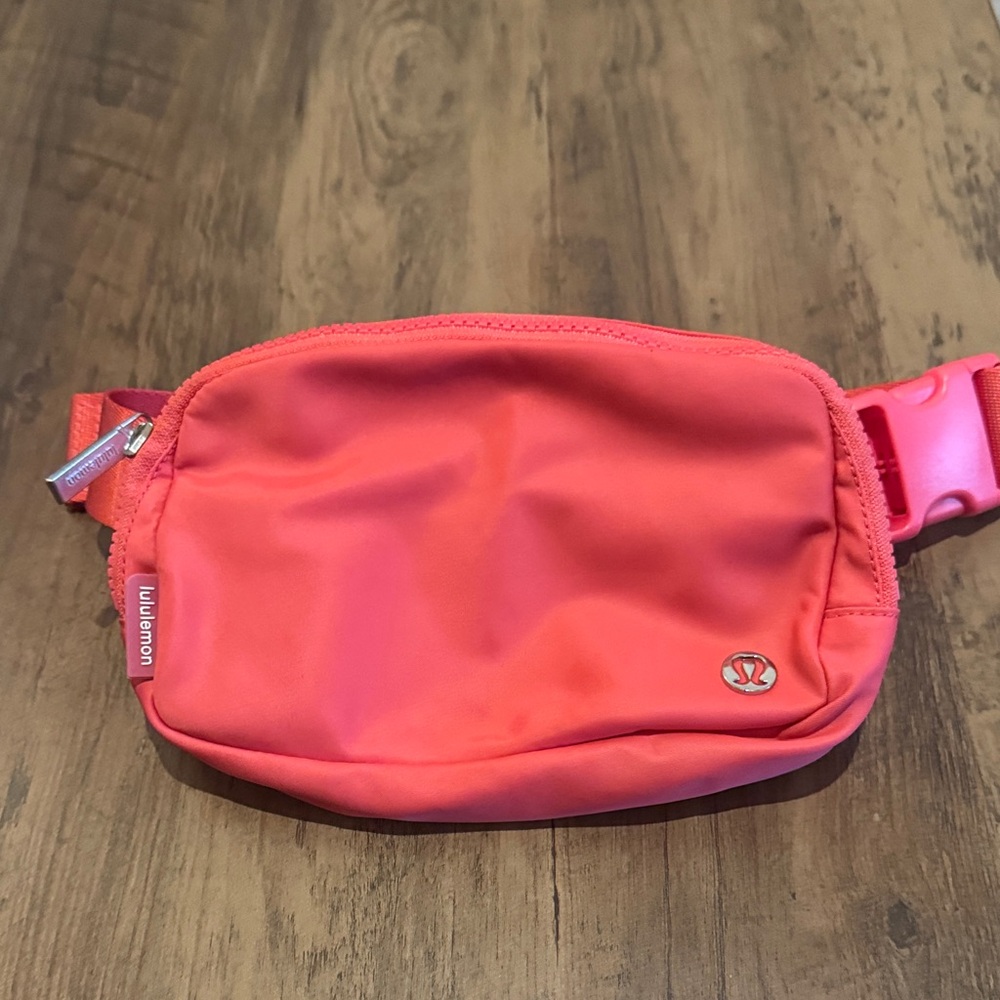 Lululemon Coral Belt Bag - Picture 3 of 4